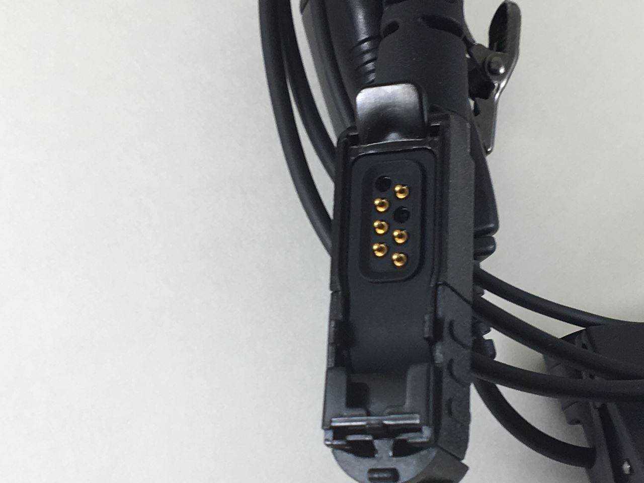 Single-Wire Swivel Earpiece for Motorola XPR 3000 Series Surveillance Kits Waveband Communications